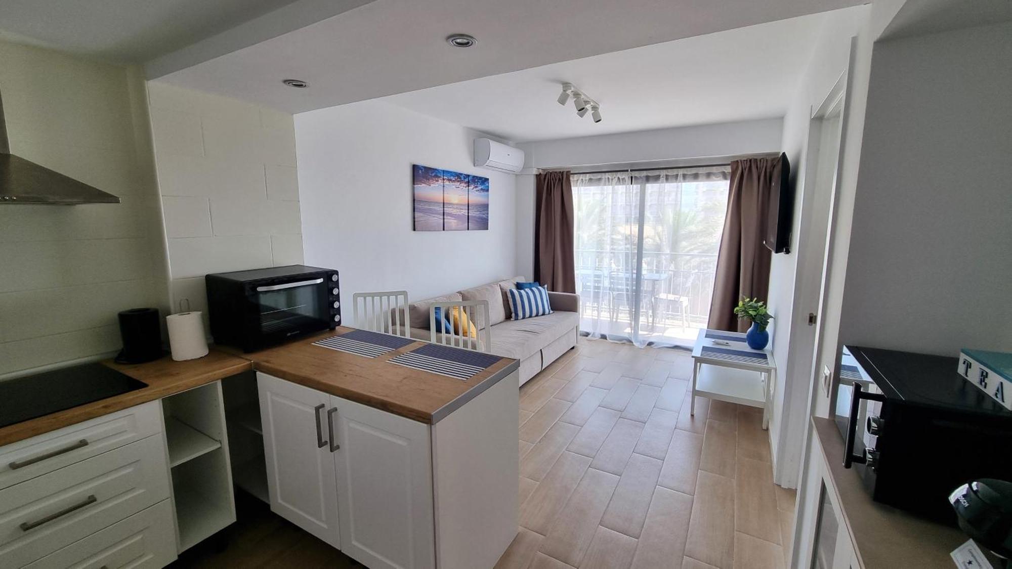Maite Blue Beachfront Apartment *